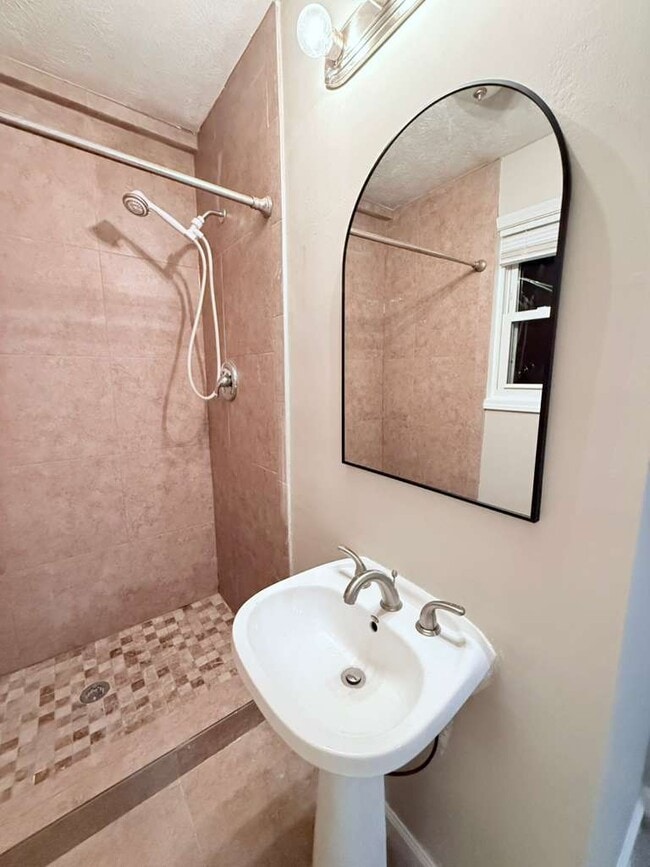 Foto del edificio - 5957 Sherrie Ln