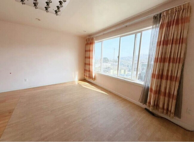 Foto del edificio - 307 Teddy Ave