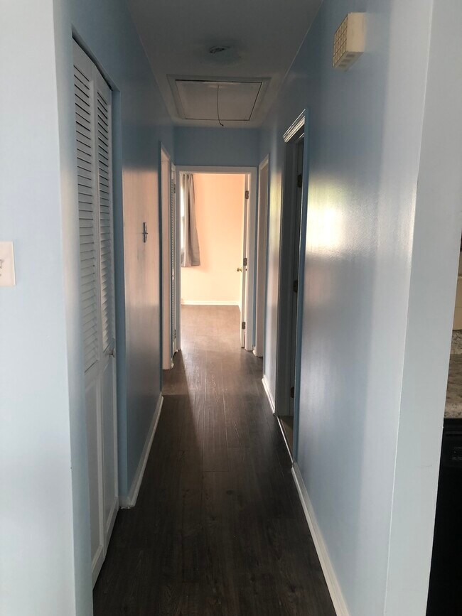 Foto del edificio - 4 Bedrooms 2&1/2 Bathrooms
