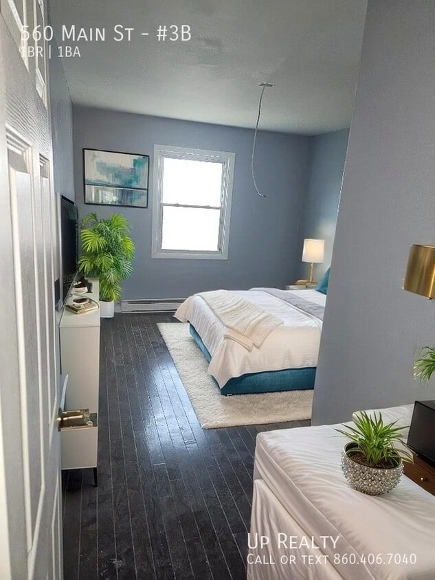 Building Photo - 560 Main St