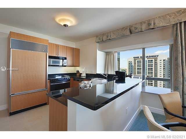 Building Photo - 1435 Brickell Ave