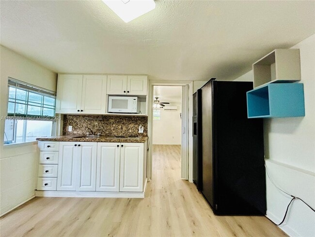 Foto del edificio - 880 SE 4th Pl