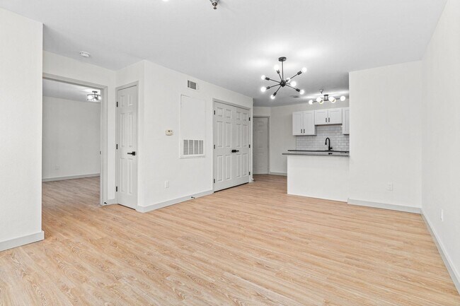 Foto del edificio - The Raphael - Beautifully Renovated!