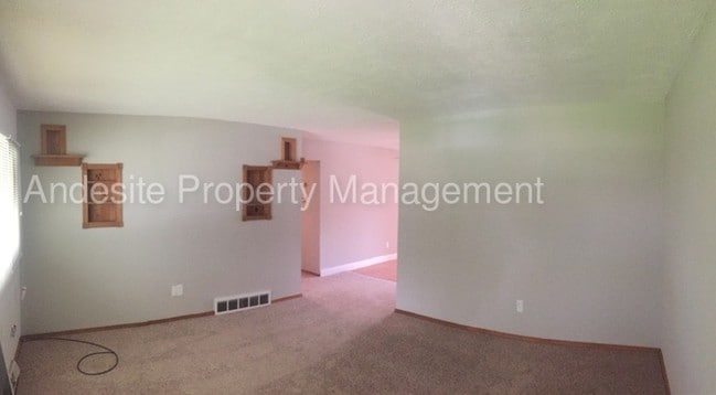Building Photo - 5825 Jaycox Rd