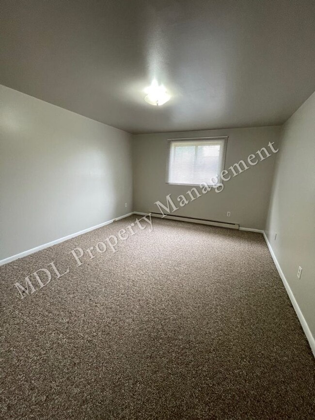 Building Photo - 121 N Woodbridge St