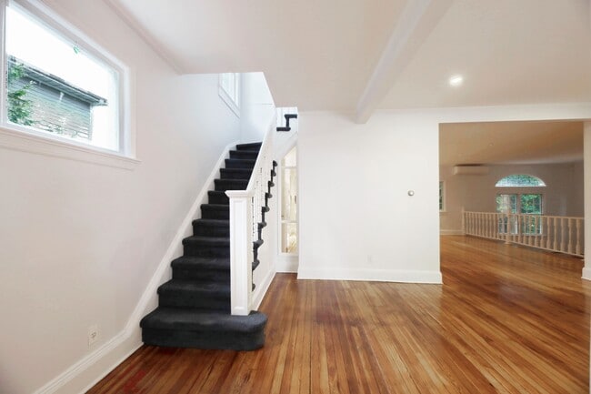 Building Photo - 24 Merrifield Way