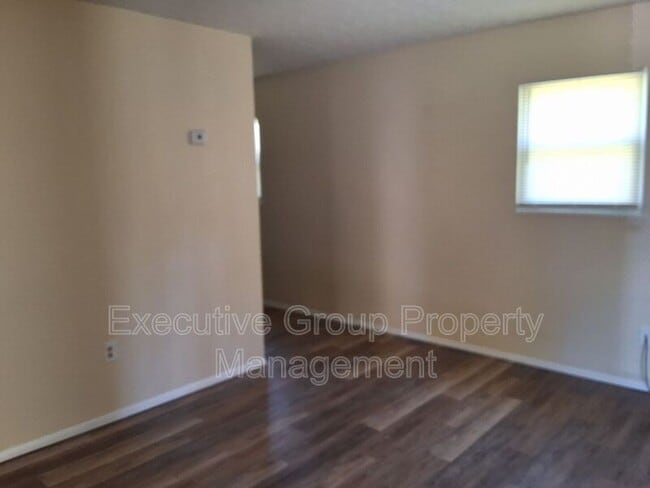 Building Photo - 1190 Lois Ln