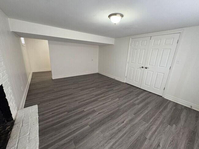 Building Photo - 7415 Willow Ave