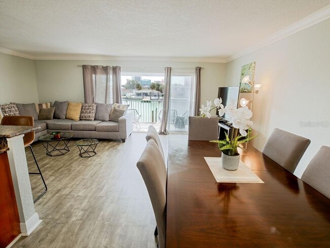 Building Photo - 185 Brightwater Dr