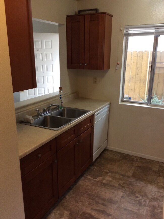Building Photo - Your Next Home Awaits in Moreno Valley!