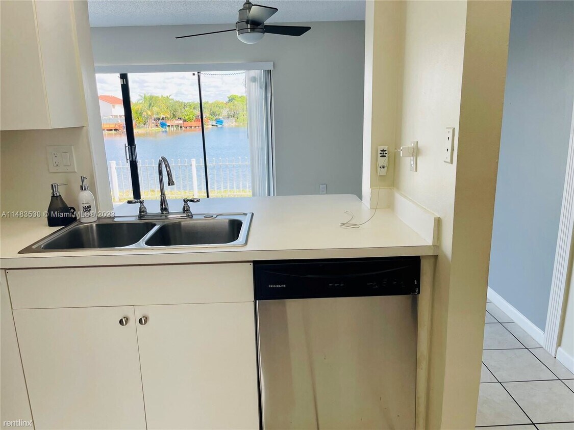 Primary Photo - 3 br, 2.5 bath House - 1341 SW 124th Ct # 4-E