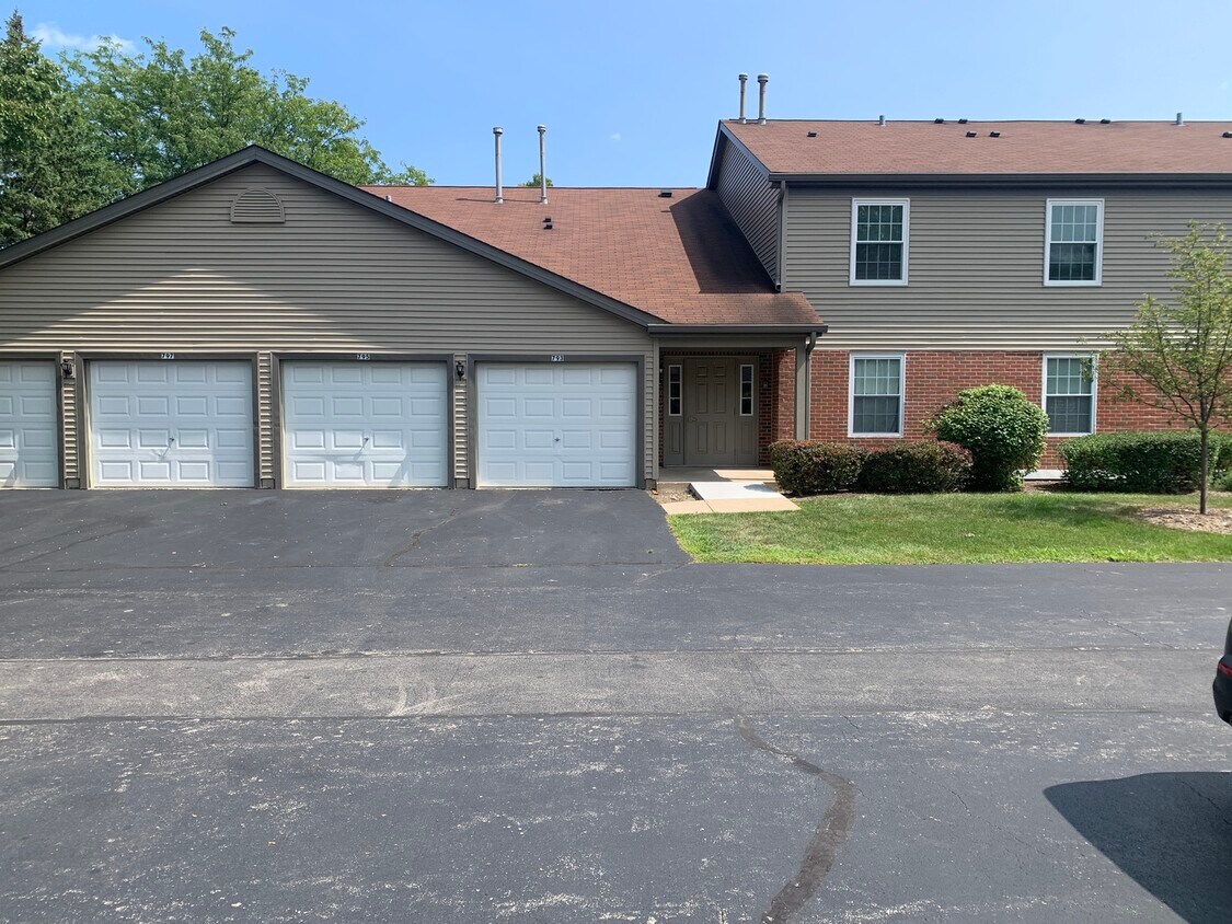 Primary Photo - 795 E Whispering Oaks Dr