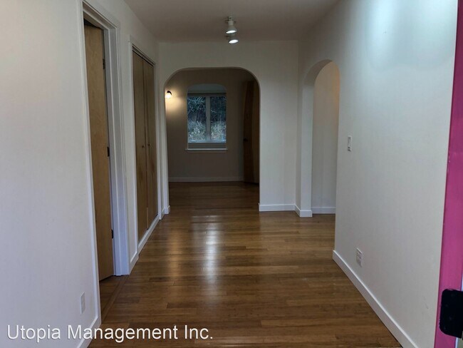Building Photo - 2 br, 1.5 bath House - 1111 Roland Street