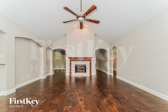 Building Photo - 3921 Cloudcrest Dr