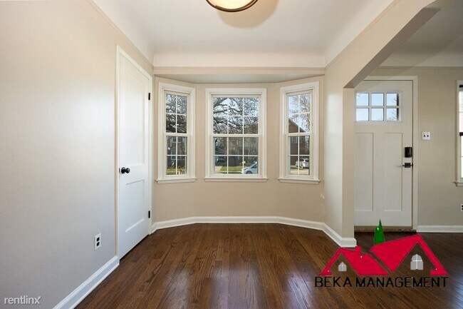 Foto del edificio - 4 br, 2 bath House - 813 S Wilson Ave