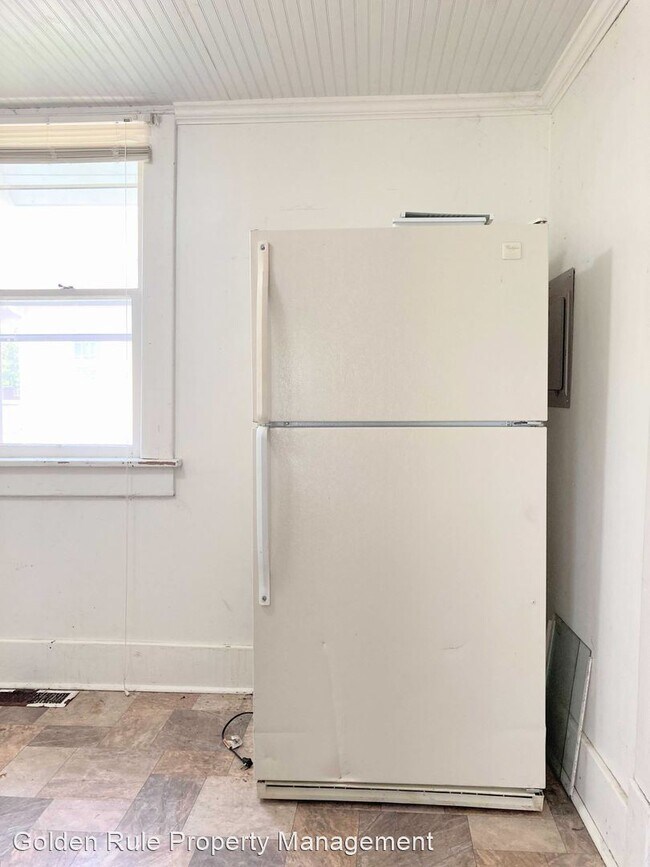 Building Photo - 2 br, 1 bath House - 216 S Plum