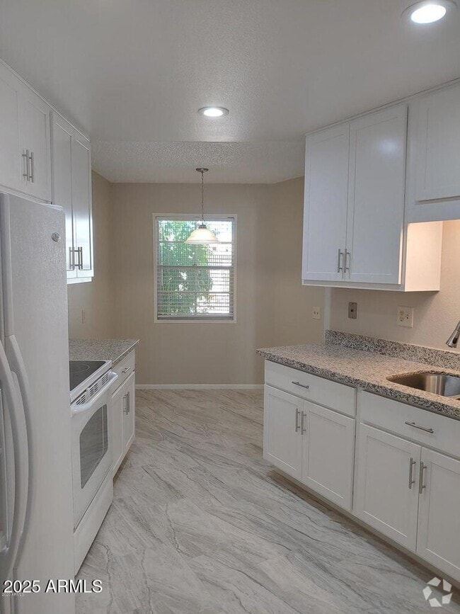 Building Photo - 17237 N 106th Ave