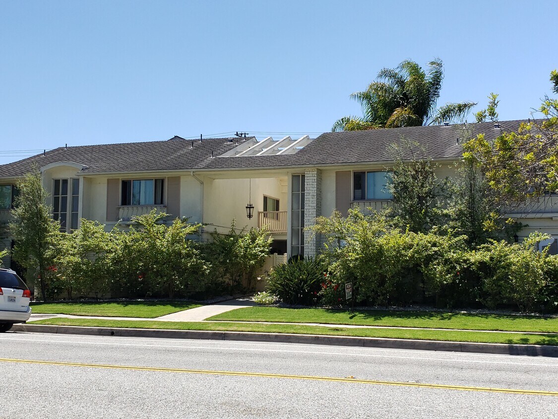 Well Maintained Bldg - 2930 W 235th St