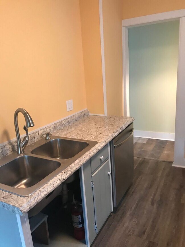 Foto del edificio - 3 br, 3 bath House - 221 Liberty Street