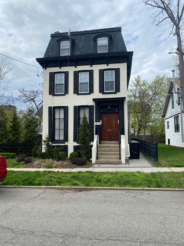 215 Magnolia St Unit 1, Highland Park, NJ 08904 Apartments in