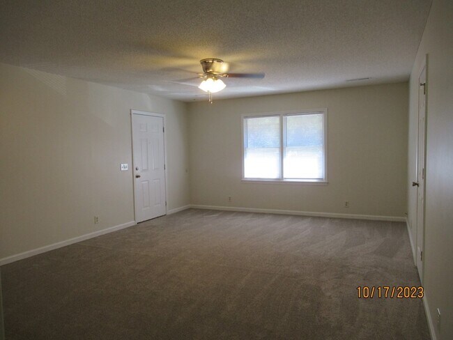 Building Photo - 192 Gertrude Dr