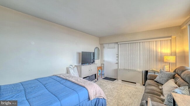 Building Photo - 108 S Montpelier Ave