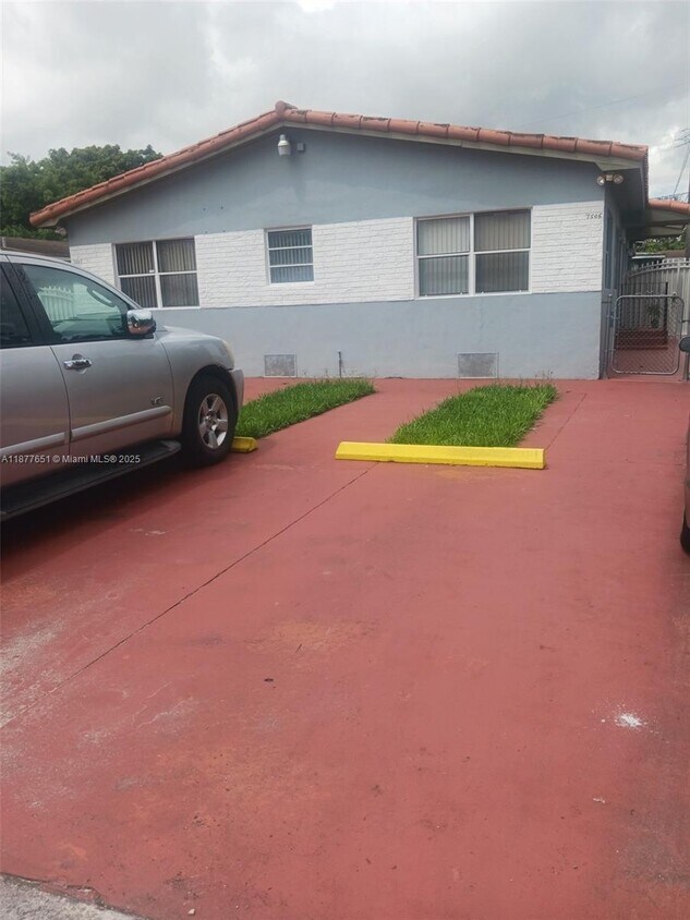 Foto principal - 7505 NW 2nd St