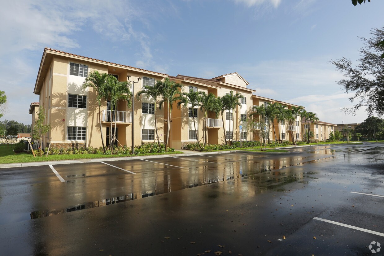 Legacy at Hollywood - 4150 Davie Road Ext Hollywood, FL | Apartments.com