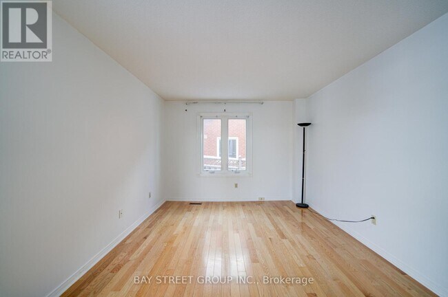 Photo du bâtiment - 24 Militia Trail