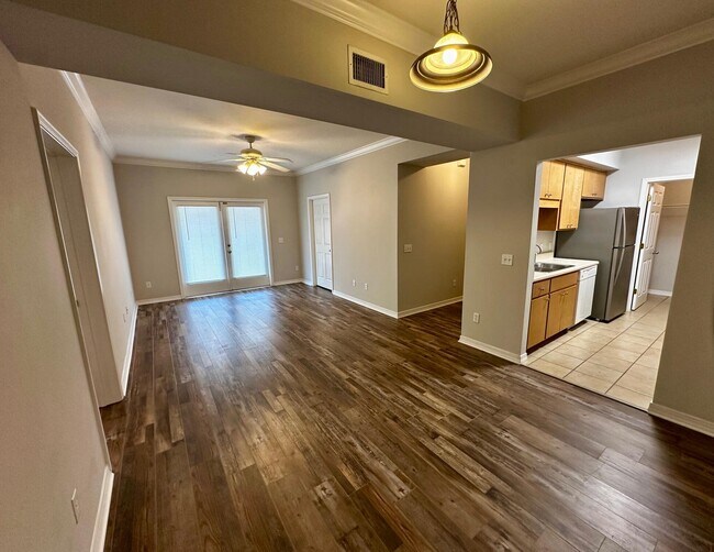 Foto del edificio - 2154 Whispering Pines Blvd
