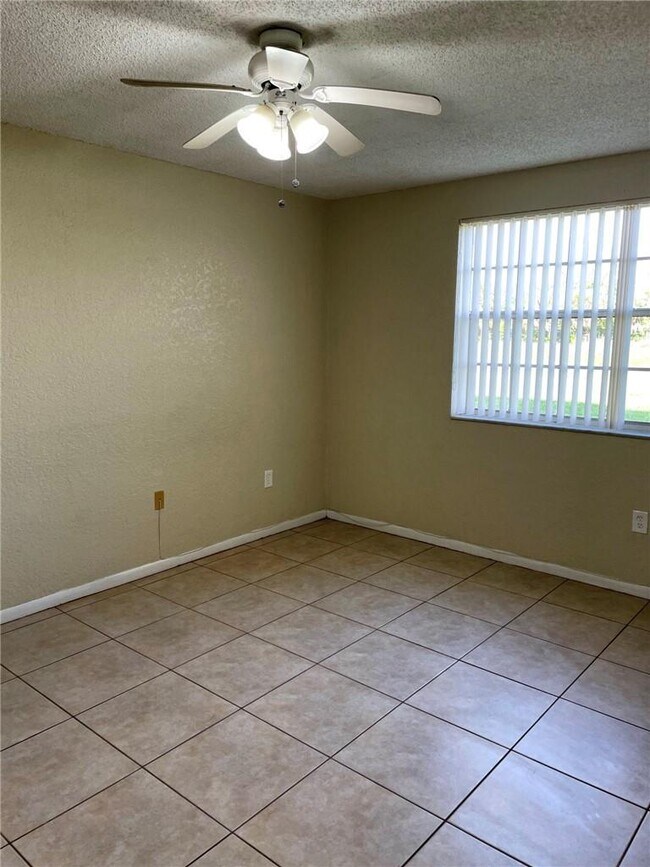 Building Photo - 2861 N Oakland Forest Dr