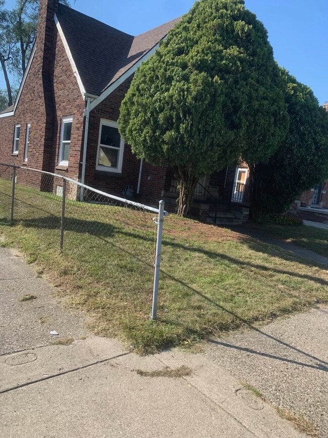 Building Photo - 16803 Mendota St