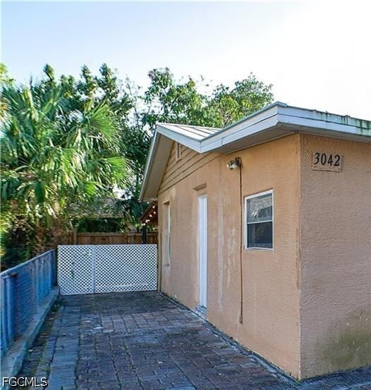 Building Photo - 3042 Douglas Ave