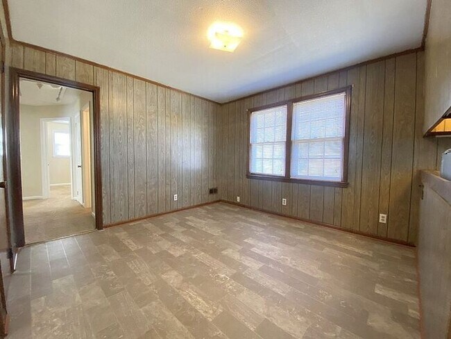 Building Photo - 3533 Lee Hills Dr