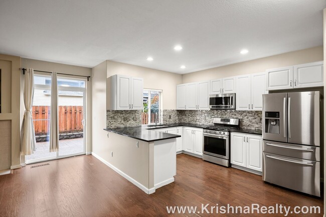 Foto del edificio - Charming **UPDATED** 3 BD* 2.5 BA* Single ...