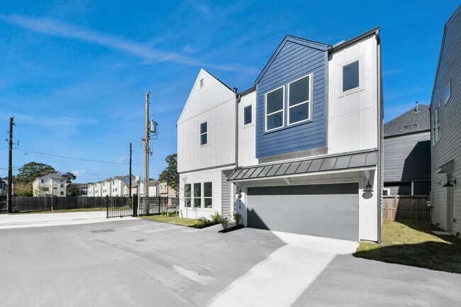 Building Photo - 8917 Laverne Shumard Ln