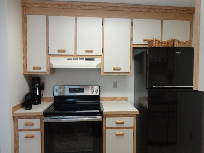 Building Photo - 30-305 Ledgewood Hills Dr