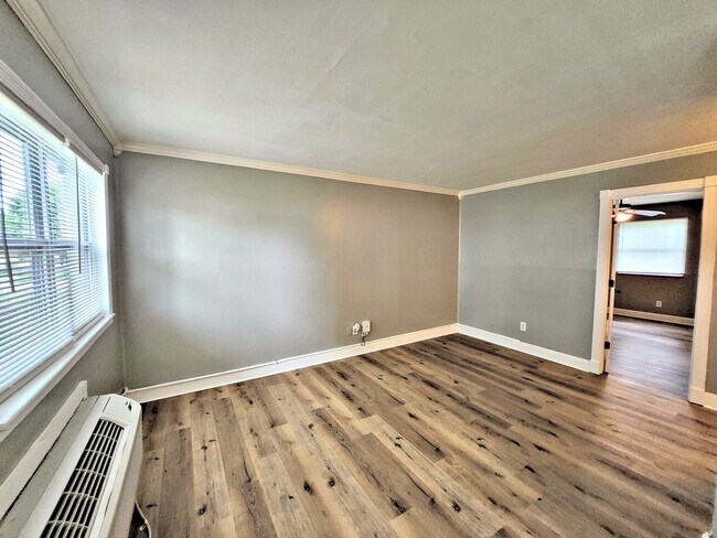 Foto del edificio - 1504 Oakwood Ave NE