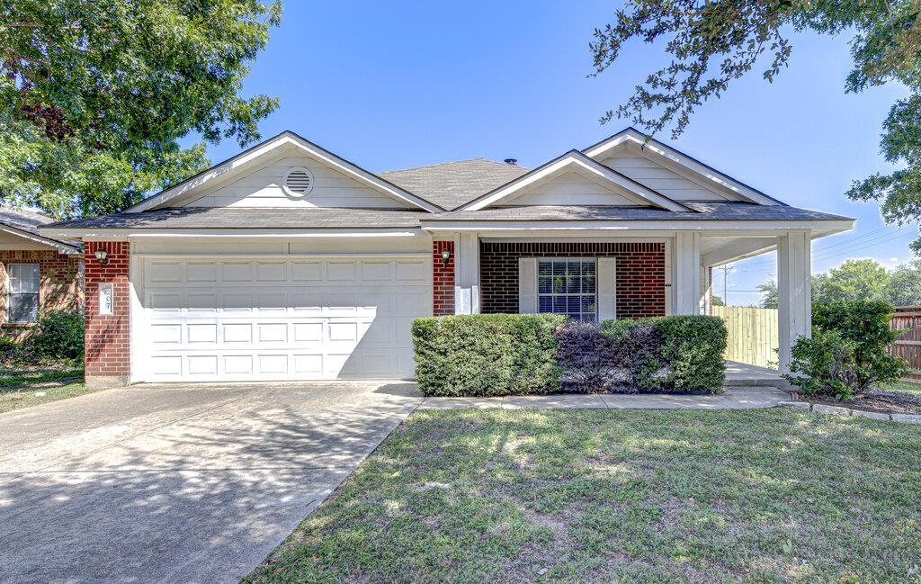 Primary Photo - 207 Brentwood Dr