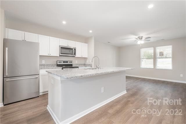 Foto del edificio - 84 White St NW