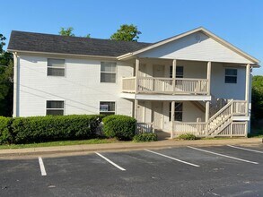 Building Photo - 504 Twin Oaks