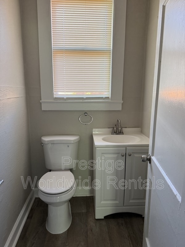 Building Photo - 2307 16th Ave