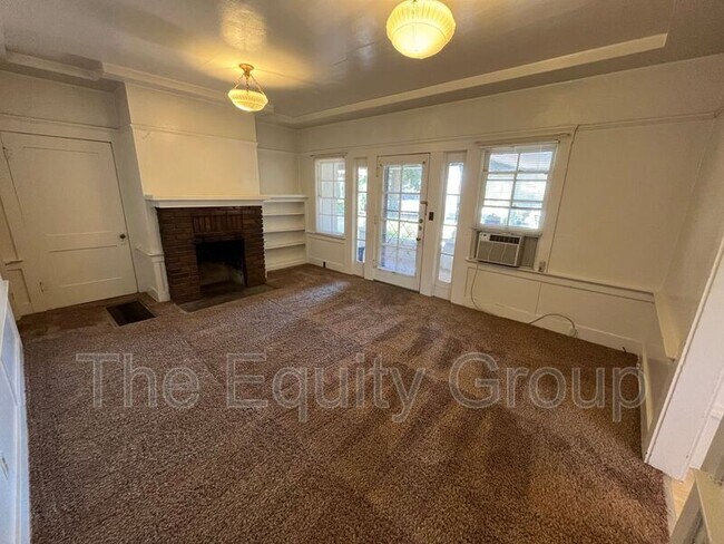Foto del edificio - 700 N Willis St