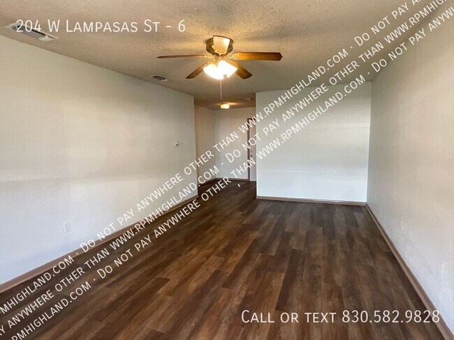 Building Photo - 204 W Lampasas St