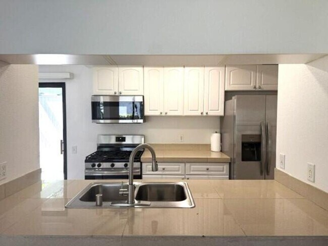 Foto del edificio - 45 Lakeview Cir