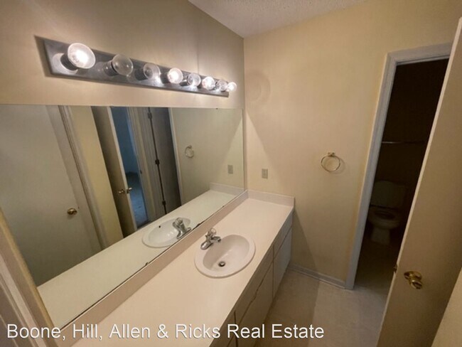 Building Photo - 2 br, 1 bath House - 216 Sebastian Way