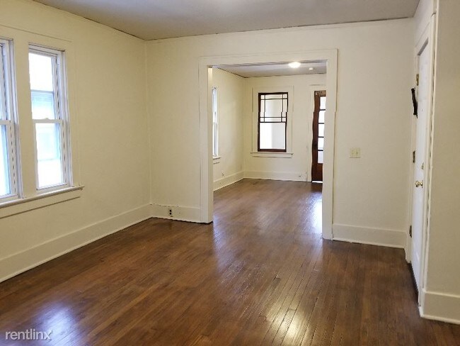 Foto del edificio - 2 br, 1 bath Apartment - 560 Flower City Park