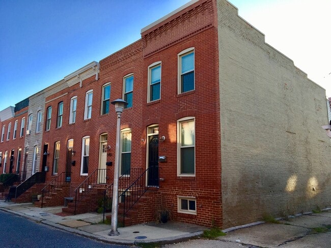 Foto del edificio - Charming 2 Bedroom/3 Bathroom Townhome w/ Den and In-Unit Laundry in Locust Point, MD! - Parking ...