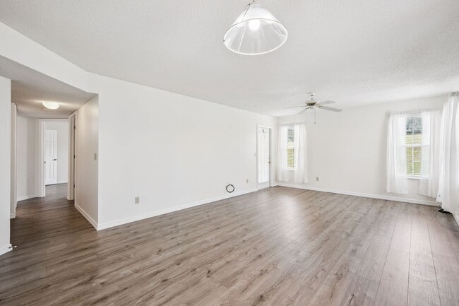 Photo - Ground Floor 2 Bed / 2 Bath with New Flooring House