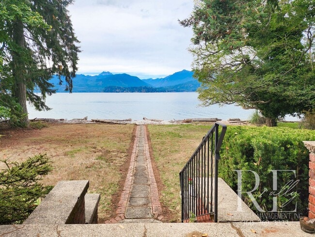 Building Photo - Waterfront Tudor | Private, Vintage Charm with Casita